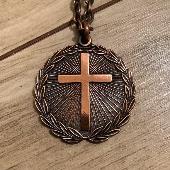 New vintage Solid copper cross medallion - Picture 2 of 5